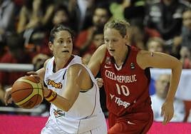 En el Mundial de 2010.Anna Montañana, en un partido con España.