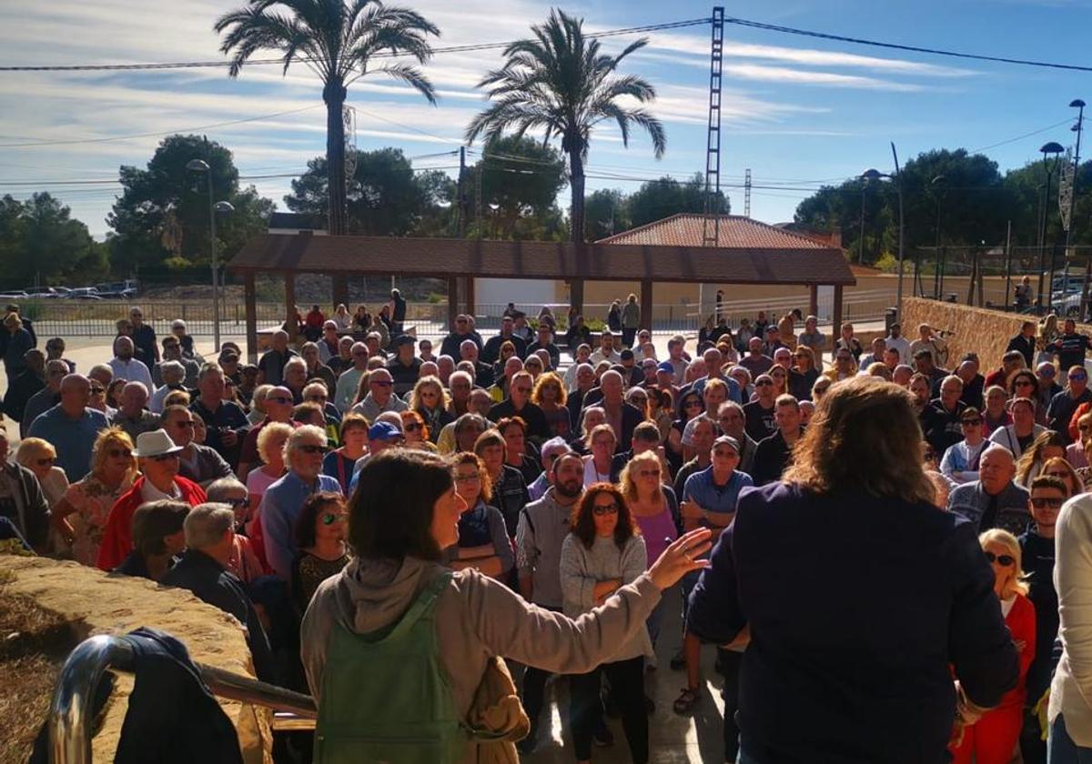 Reunión vecinal en Pinar de Campoverde con motivo de los robos, hace unas semanas.