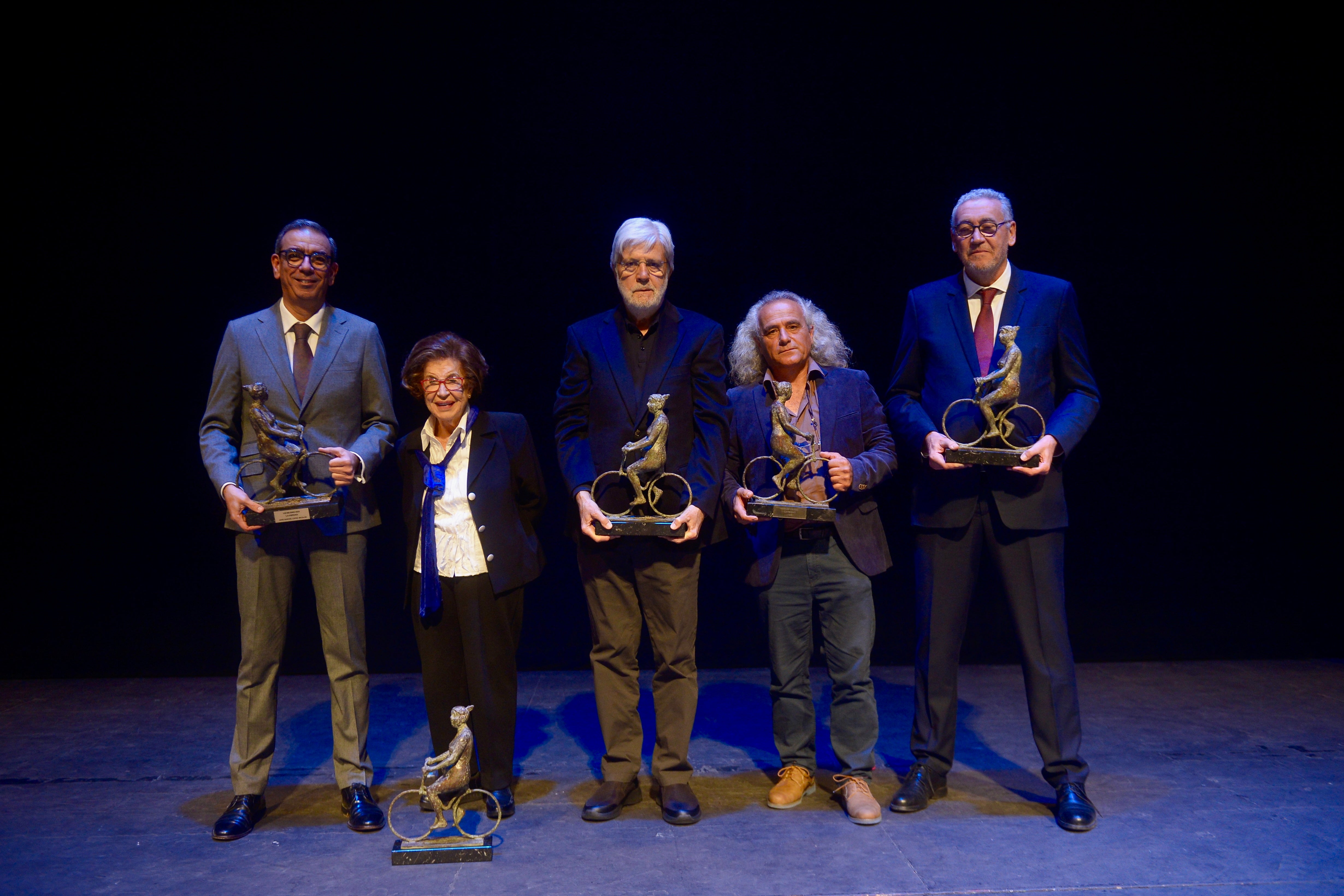 LA VERDAD entregó en el Auditorio Regional sus premios Los Mejores a cinco trayectorias ejemplares, elegidas por los periodistas del diario: el científico José Manuel López Nicolás; los poetas Dionisia García y Eloy Sánchez Rosillo; la Asociación de Naturalistas del Sureste (ANSE); y Cirugía Solidaria.