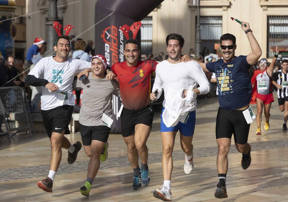 La llegada de la carrera San Silvestre 2023, en imágenes