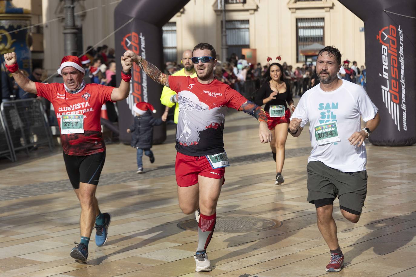 La llegada de la carrera San Silvestre 2023, en imágenes