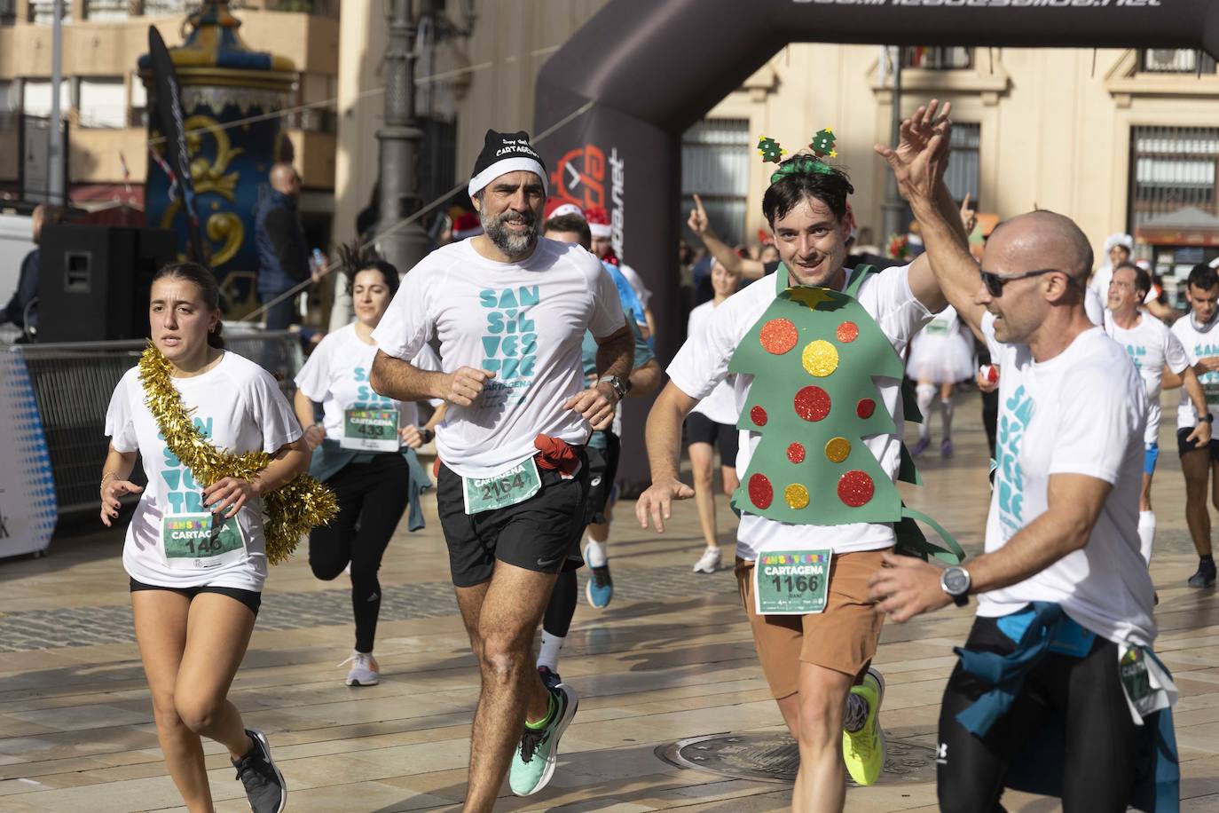 La llegada de la carrera San Silvestre 2023, en imágenes