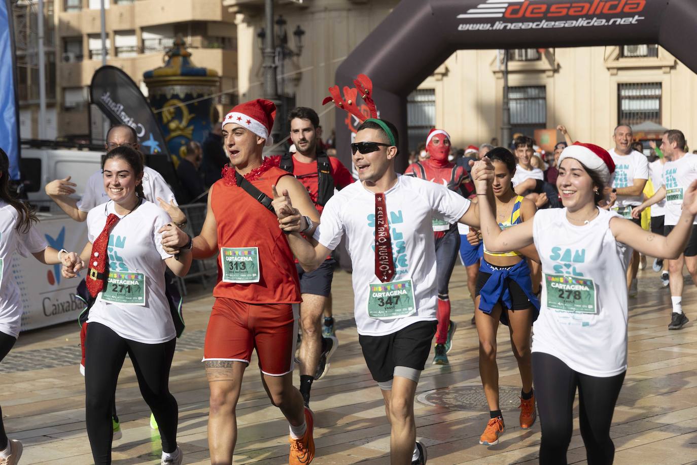 La llegada de la carrera San Silvestre 2023, en imágenes