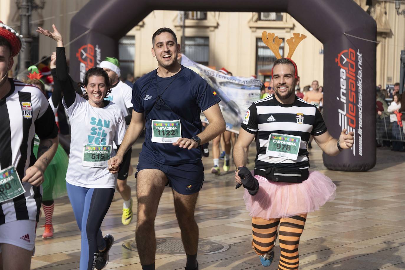 La llegada de la carrera San Silvestre 2023, en imágenes