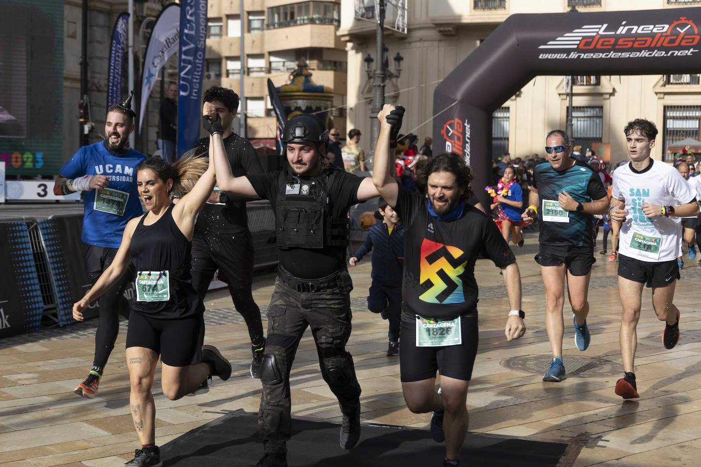 La llegada de la carrera San Silvestre 2023, en imágenes