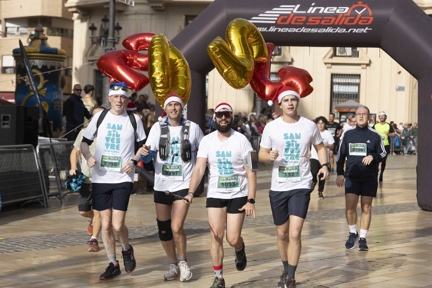 La llegada de la carrera San Silvestre 2023, en imágenes