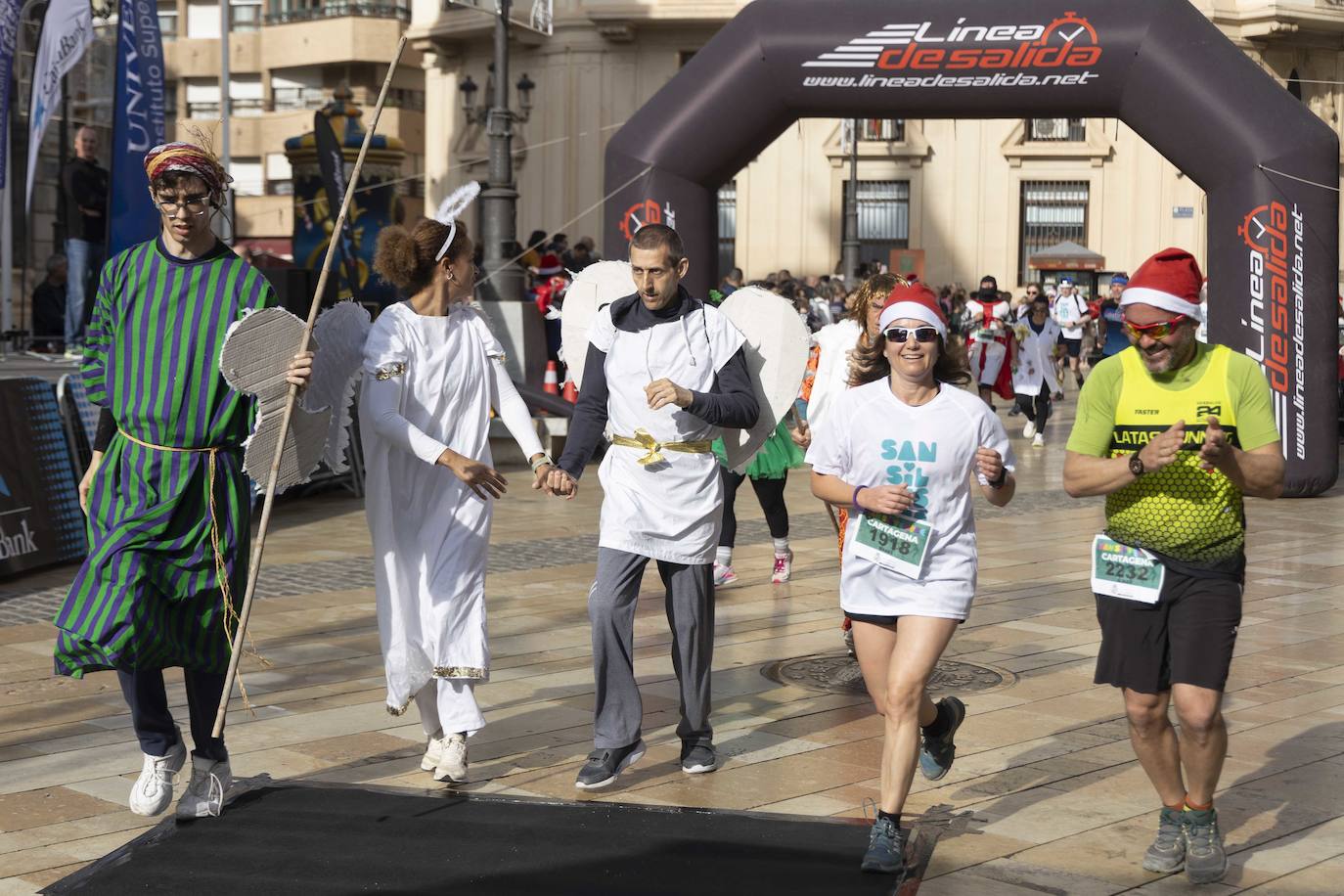 La llegada de la carrera San Silvestre 2023, en imágenes