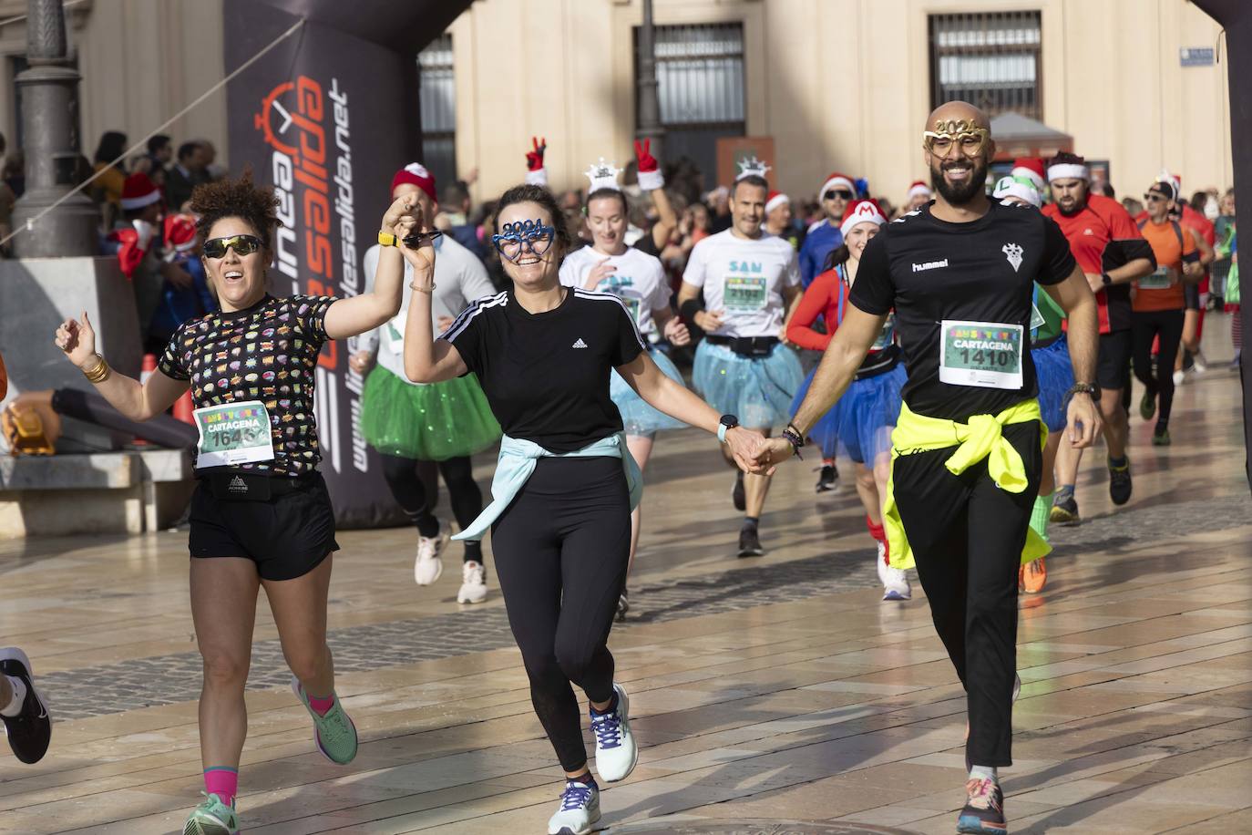 La llegada de la carrera San Silvestre 2023, en imágenes