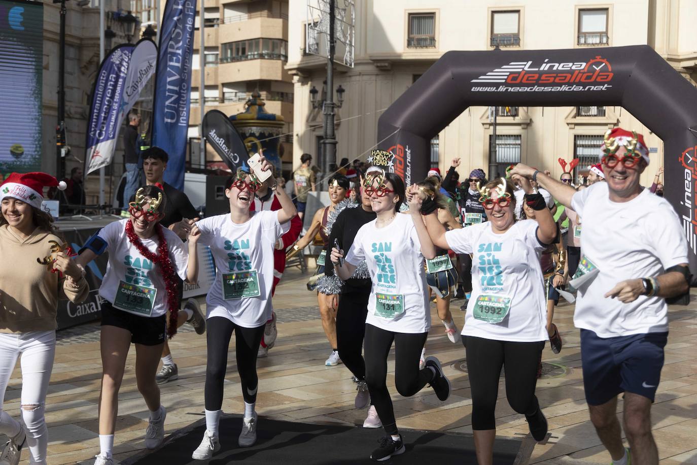 La llegada de la carrera San Silvestre 2023, en imágenes