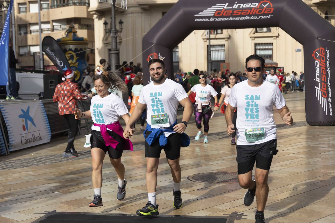 La llegada de la carrera San Silvestre 2023, en imágenes