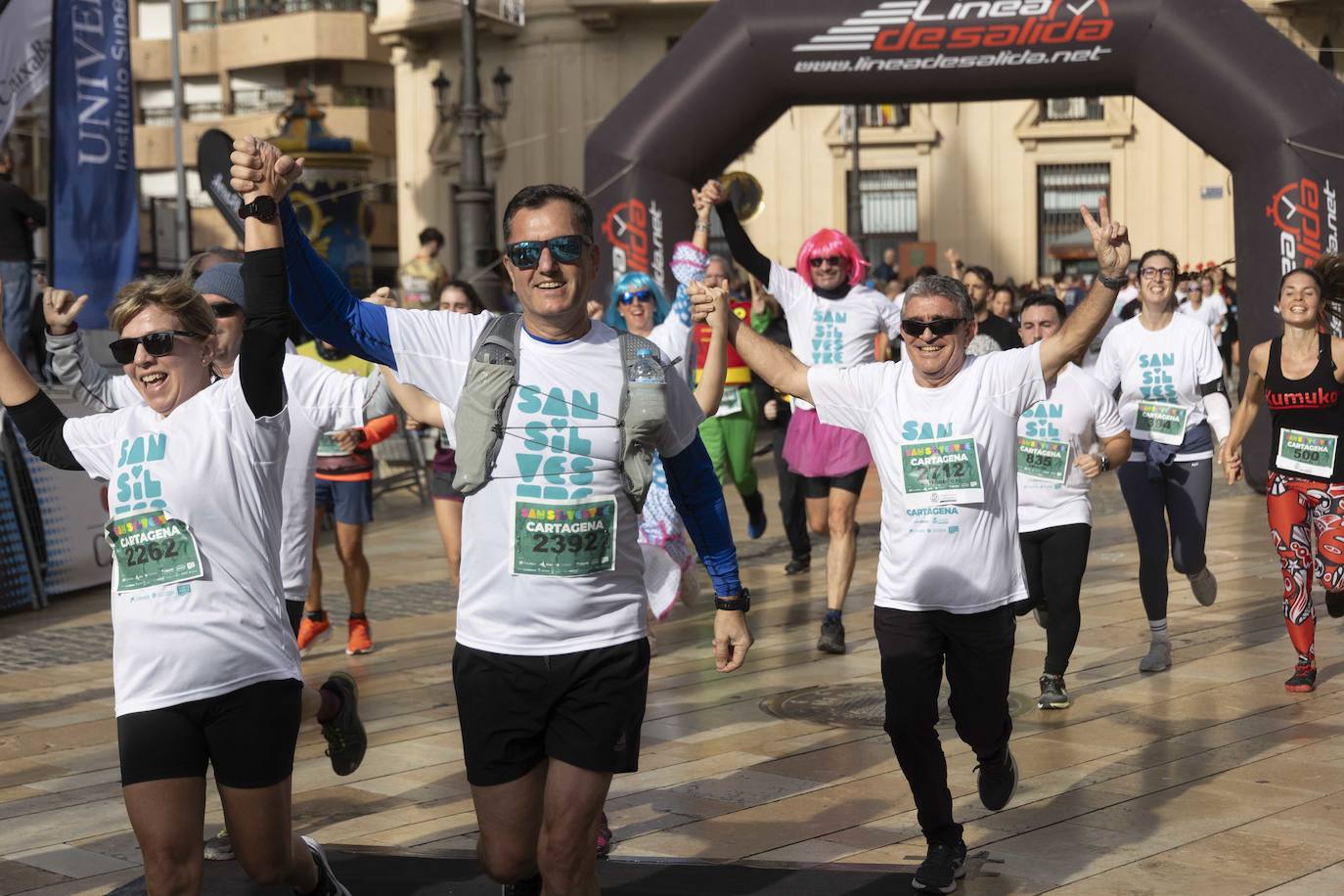 La llegada de la carrera San Silvestre 2023, en imágenes