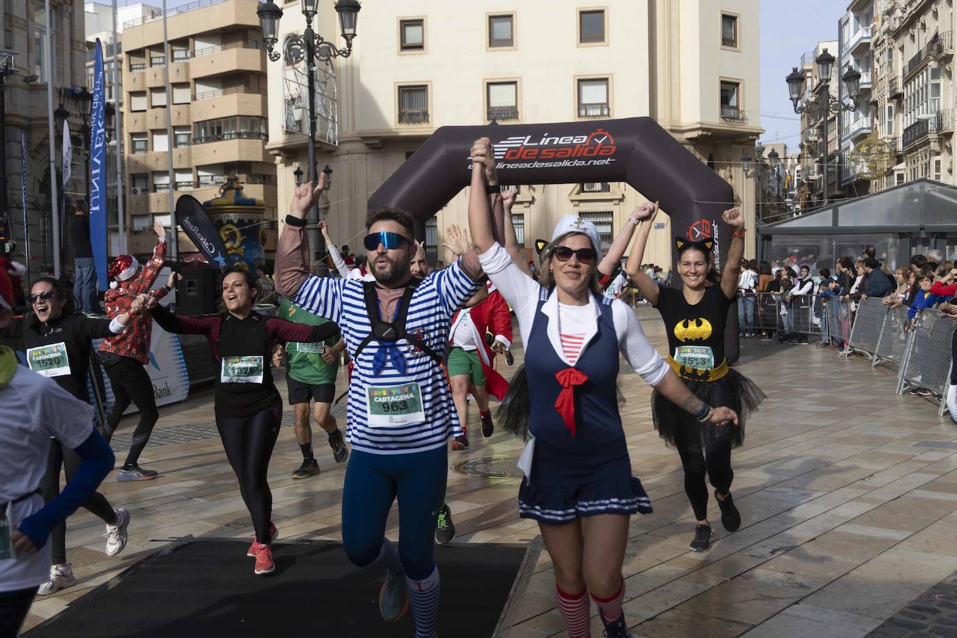 La llegada de la carrera San Silvestre 2023, en imágenes