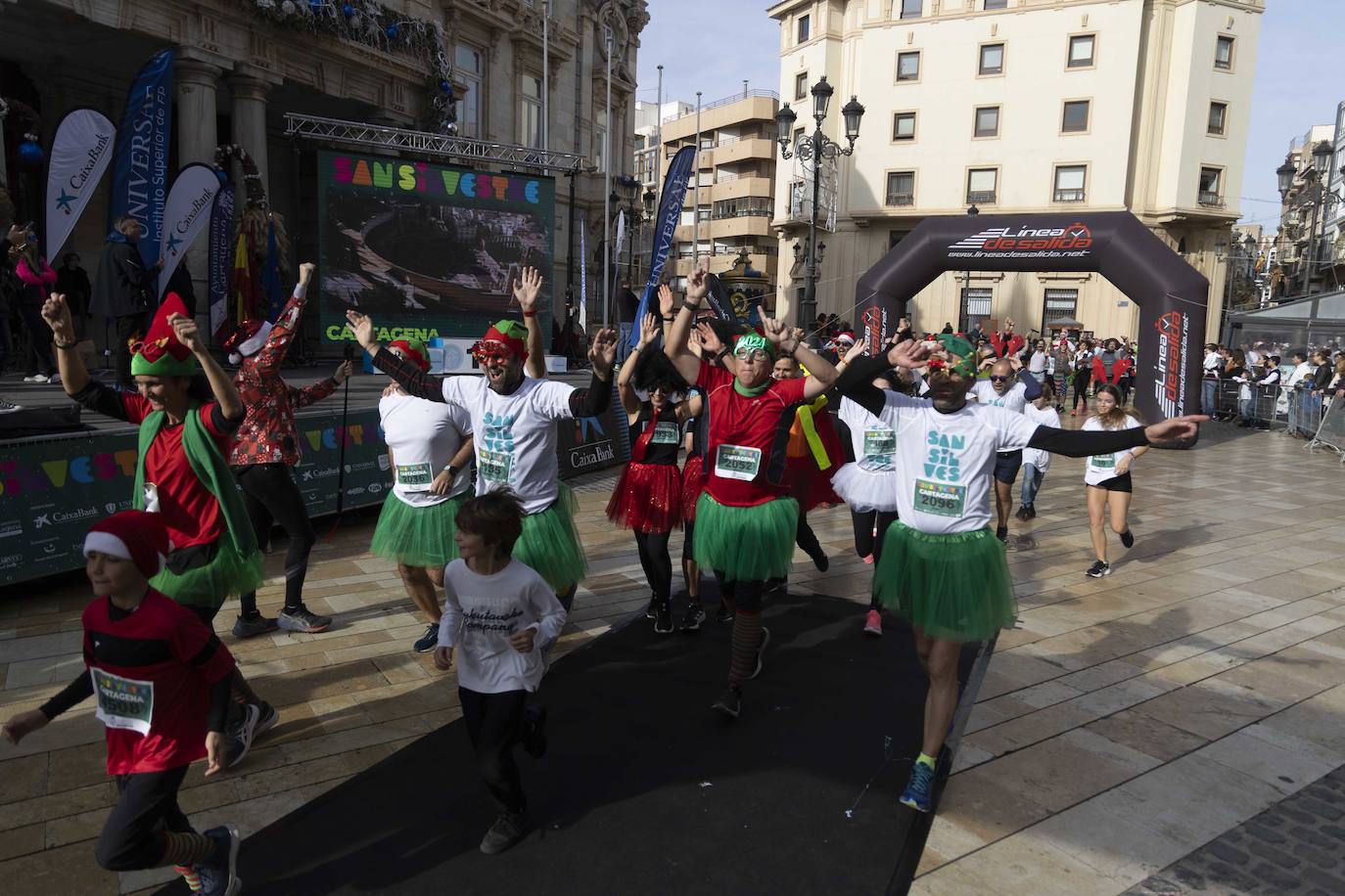 La llegada de la carrera San Silvestre 2023, en imágenes