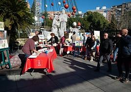 La mañana soleada animó a participar en el taller de pintura.