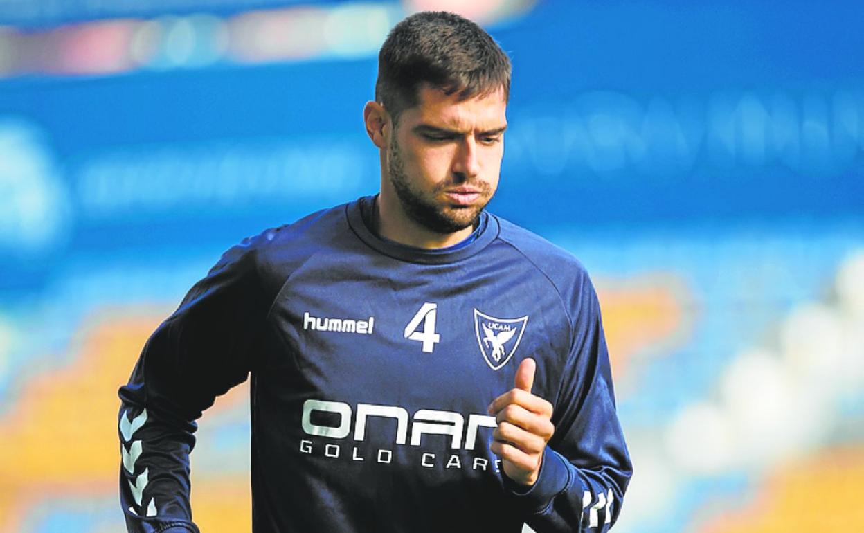 Javi Ramírez, jugador de UCAM Murcia, en un calentamiento. 