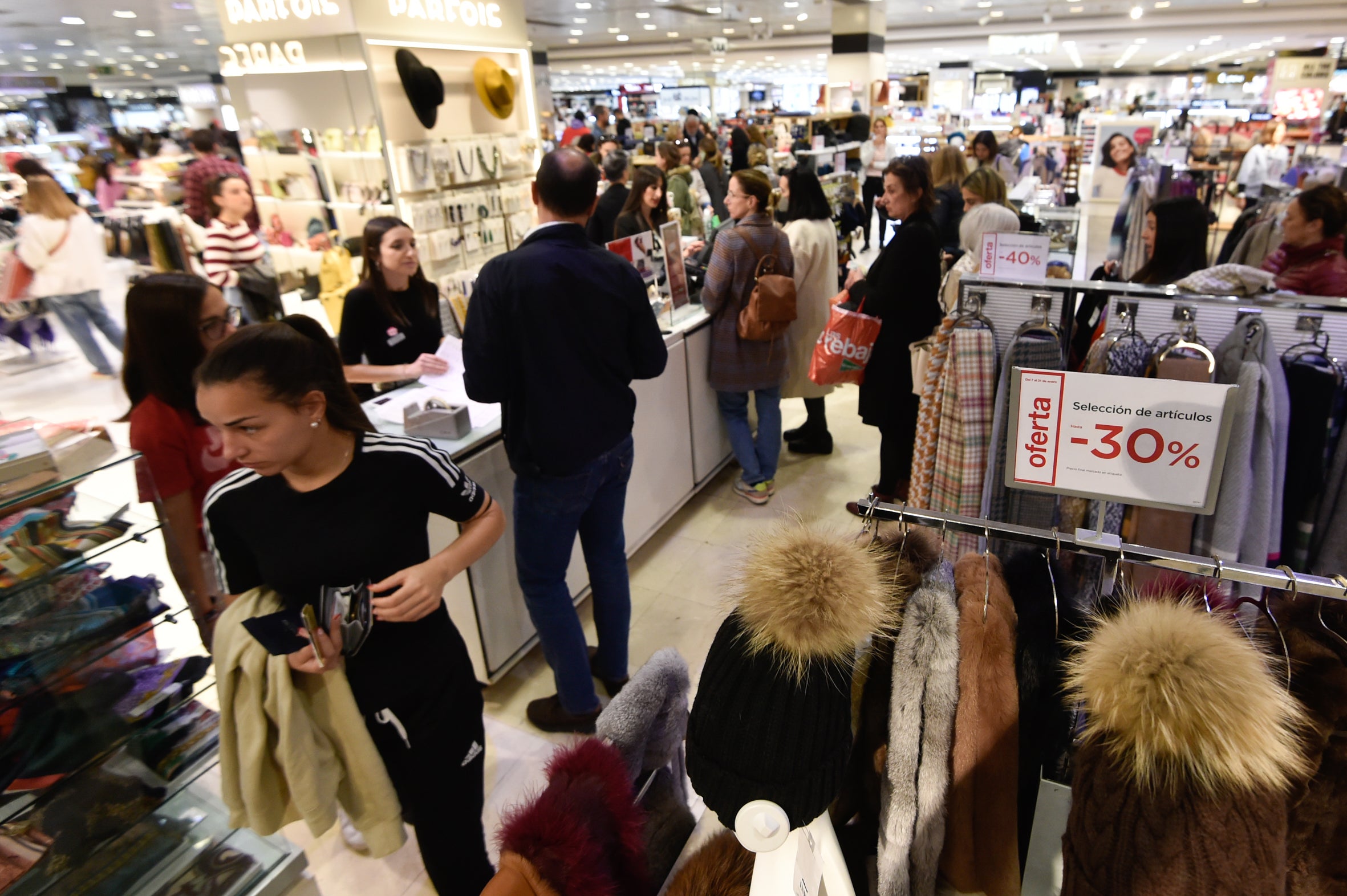 Fotos: Las rebajas «diluidas» por los descuentos llenan tiendas y centros comerciales de Murcia