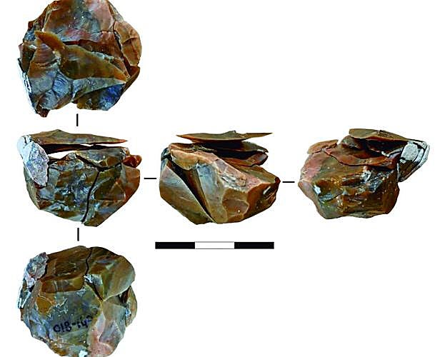 Remontaje de un núcleo de sílex hallado en Cueva Antón. 