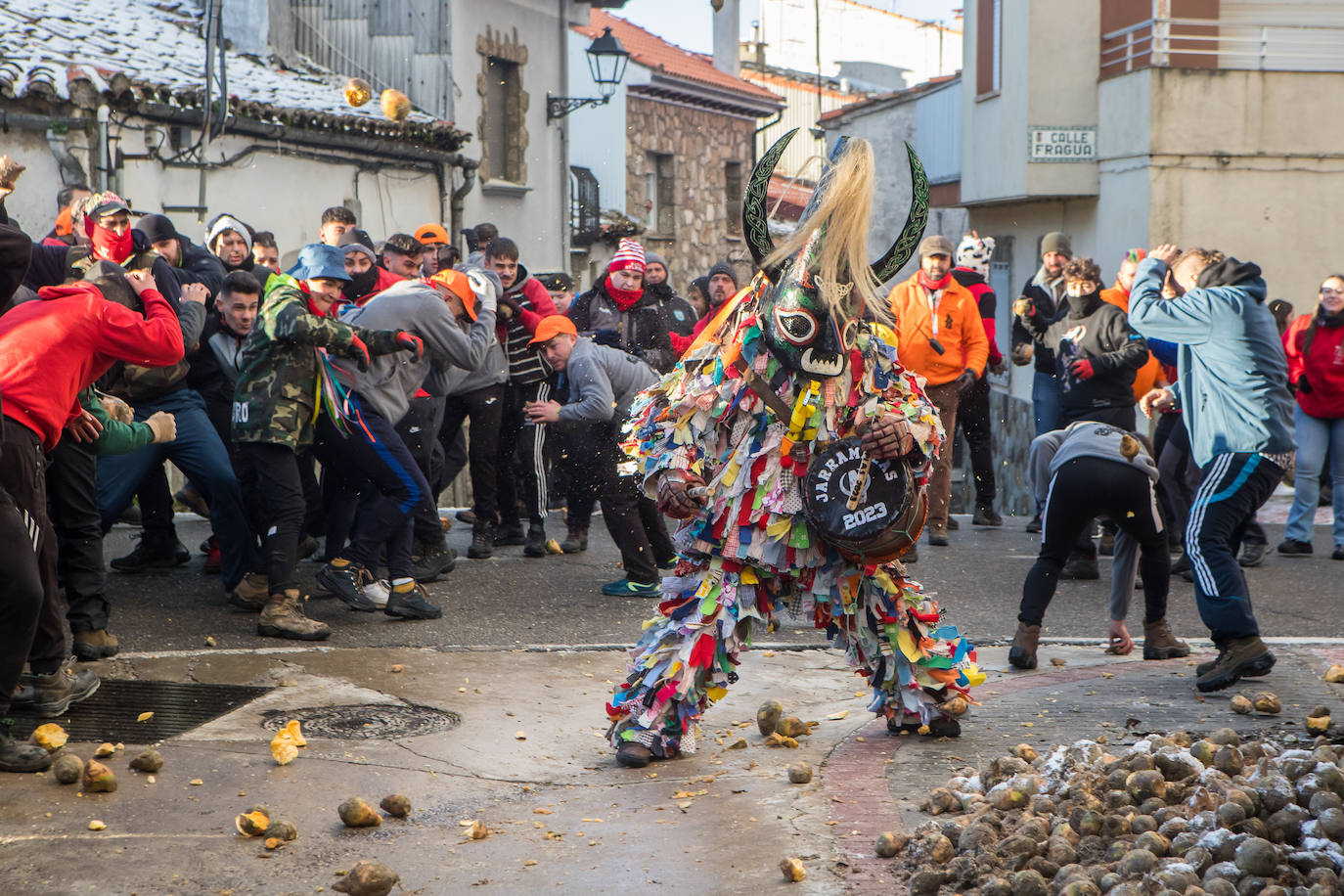 Fotos: 30 toneladas de nabos contra el Jarramplas