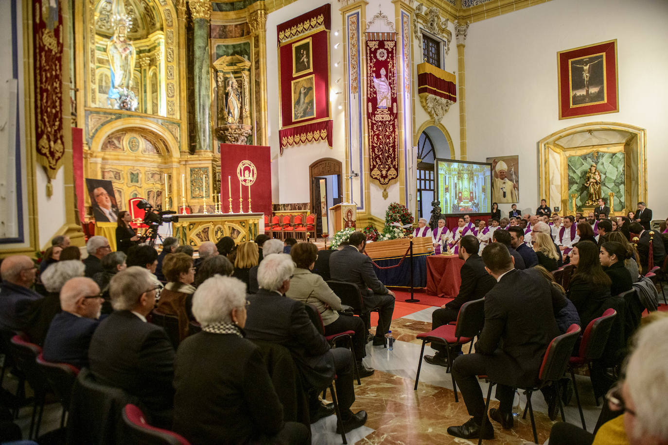 Fotos: Multitudinario adiós a José Luis Mendoza