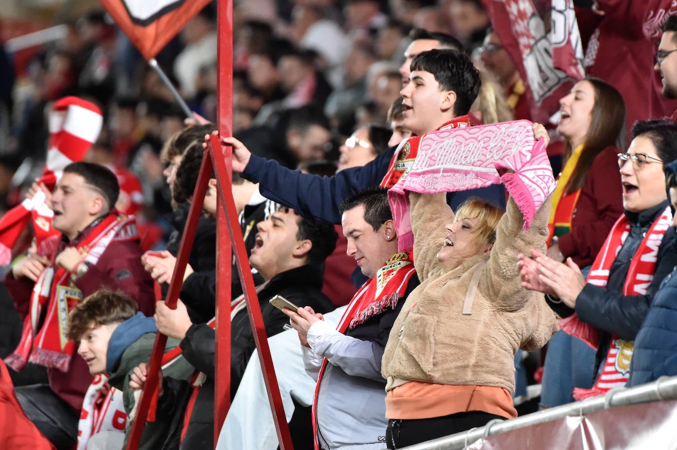 Fotos: Búscate en las gradas del Enrique Roca en la victoria del Real Murcia