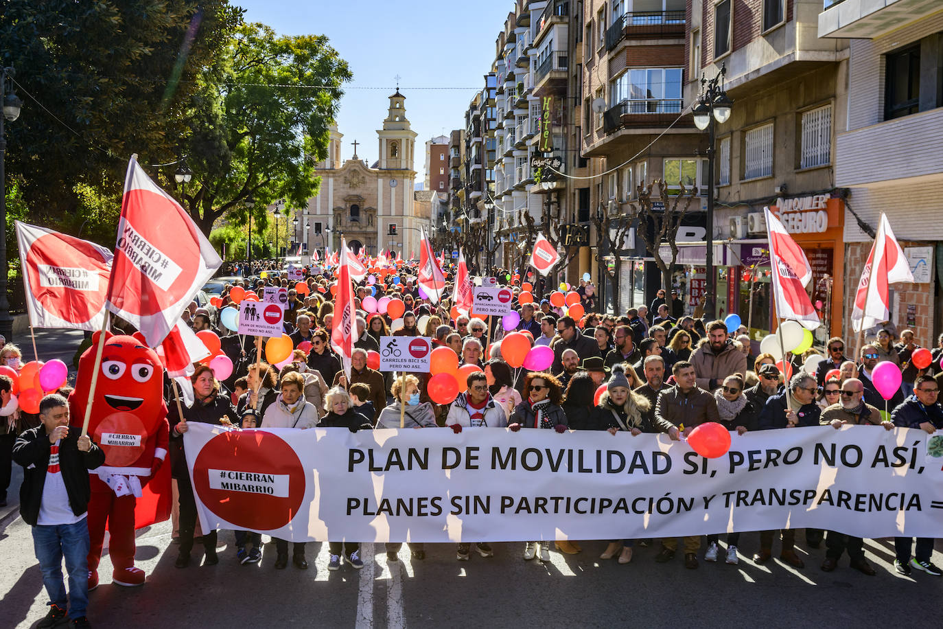 Fotos: La protesta de los vecinos contra el Plan de Movilidad en el centro de Murcia, en imágenes