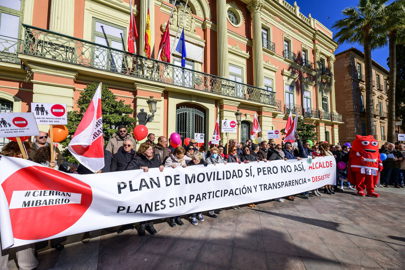 Fotos: La protesta de los vecinos contra el Plan de Movilidad en el centro de Murcia, en imágenes