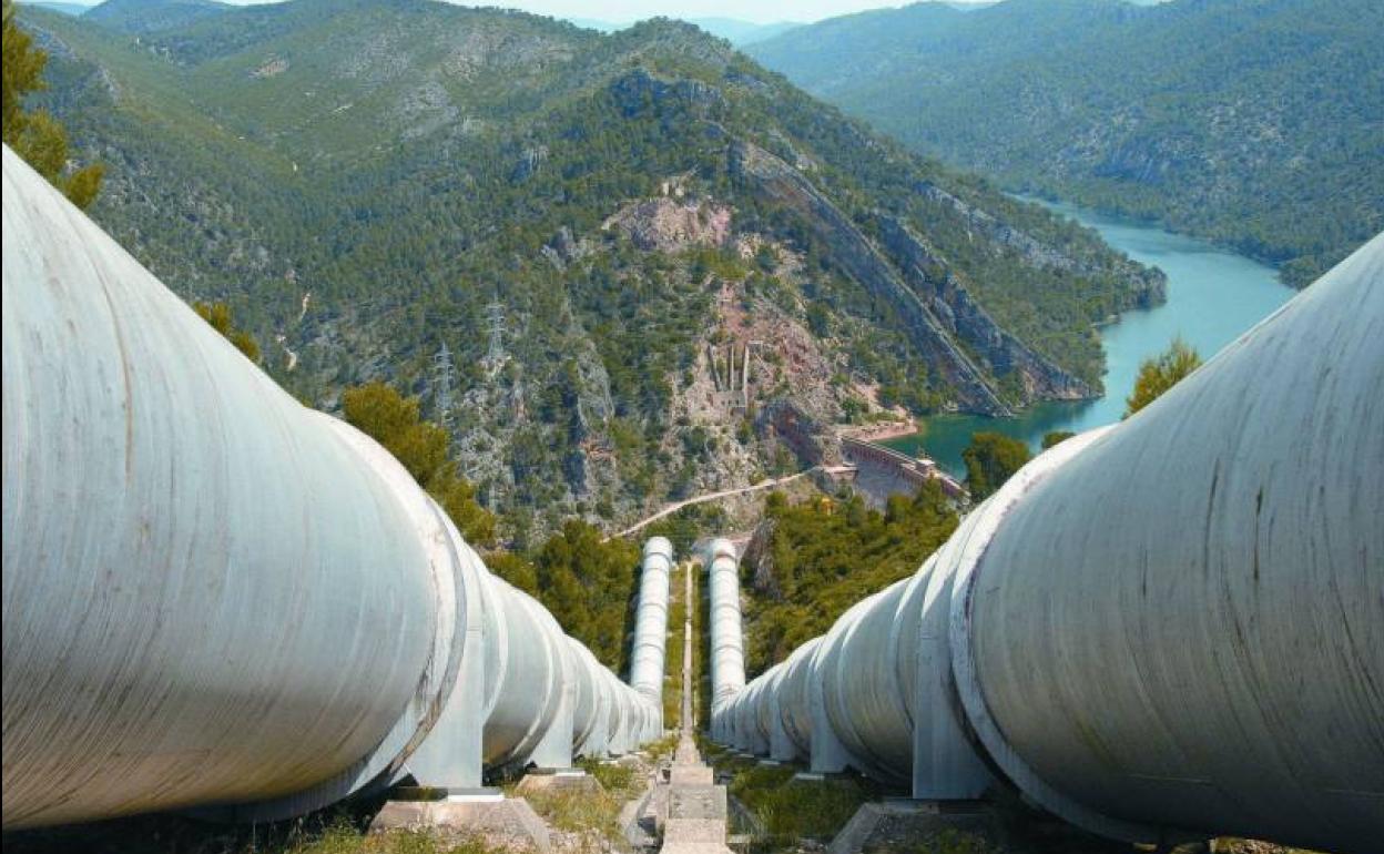 Sistema de impulsión del Trasvase en la cabecera del Tajo. 