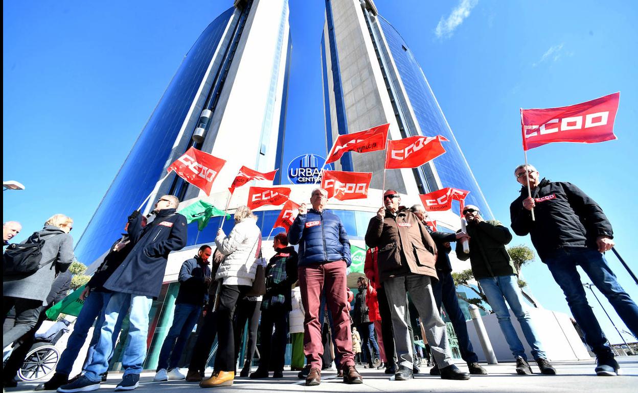 Varios inspectores de Trabajo, durante la protesta de este lunes. 