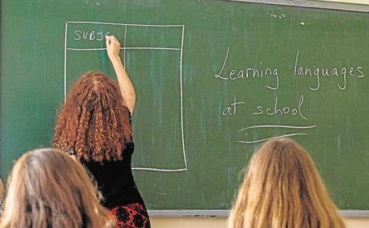 Alumnos en una clase de inglés, en una imagen de archivo. 