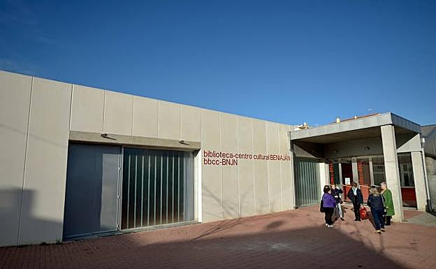 Imagen principal - Beniaján espera desce hace casi dos años la puesta en marcha del centro cultural