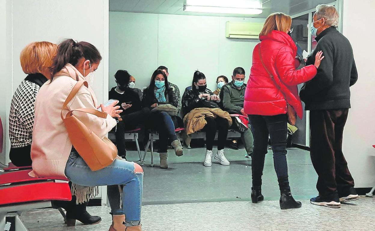 Sala de espera del servicio de Urgencias de La Arrixaca, en una imagen tomada este mes. 