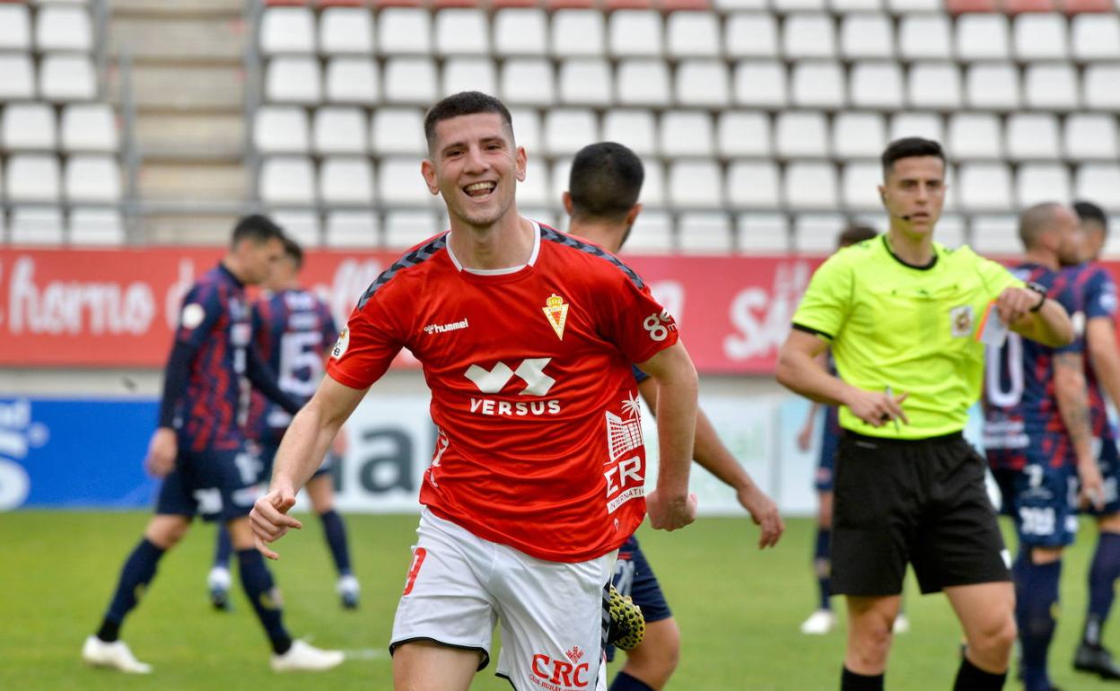 Alberto Toril celebra un gol, en su primera etapa en el Real Murcia.