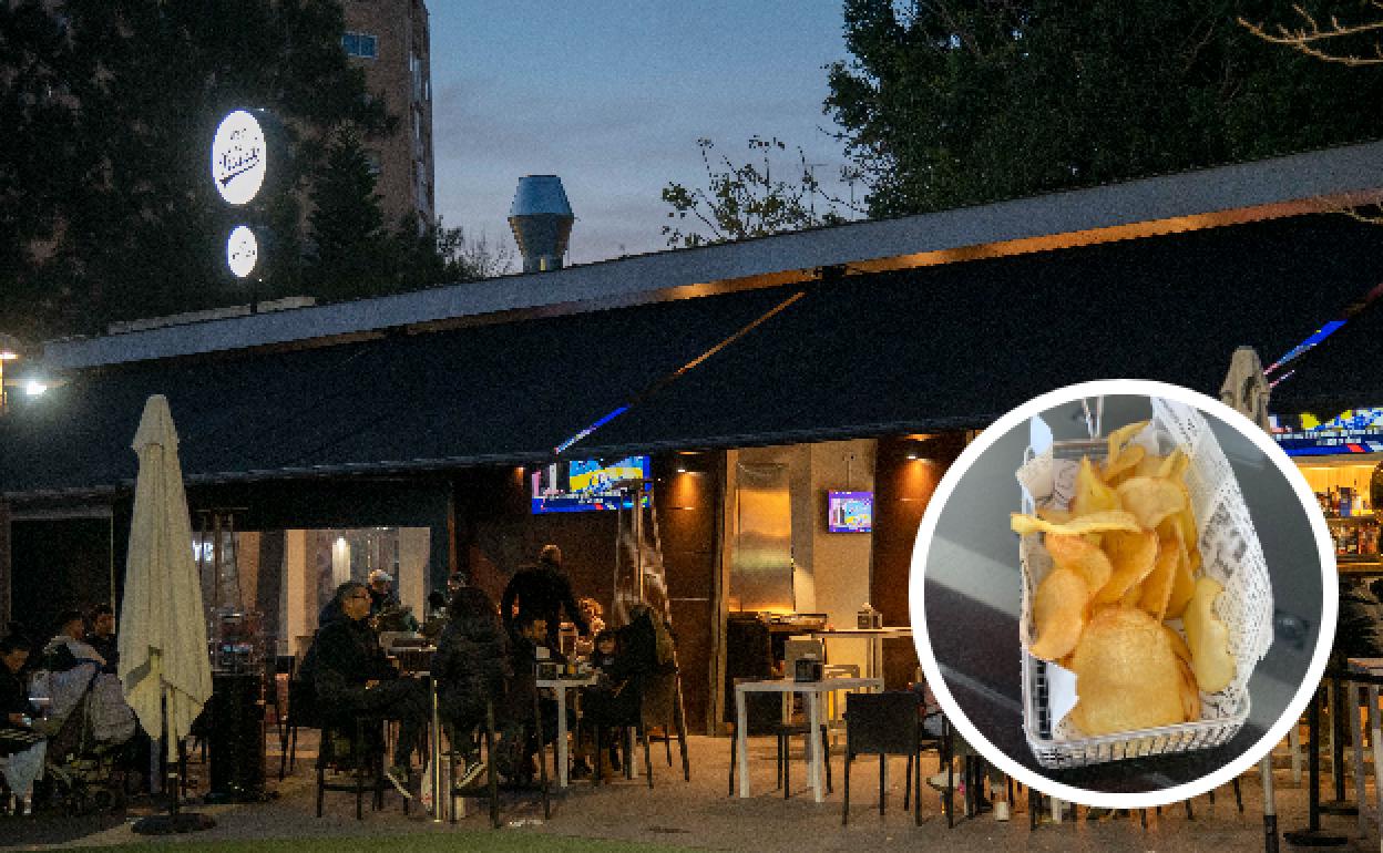 Una terraza codiciada. Las patatas fritas del establecimiento son de las mejores de Cartagena.