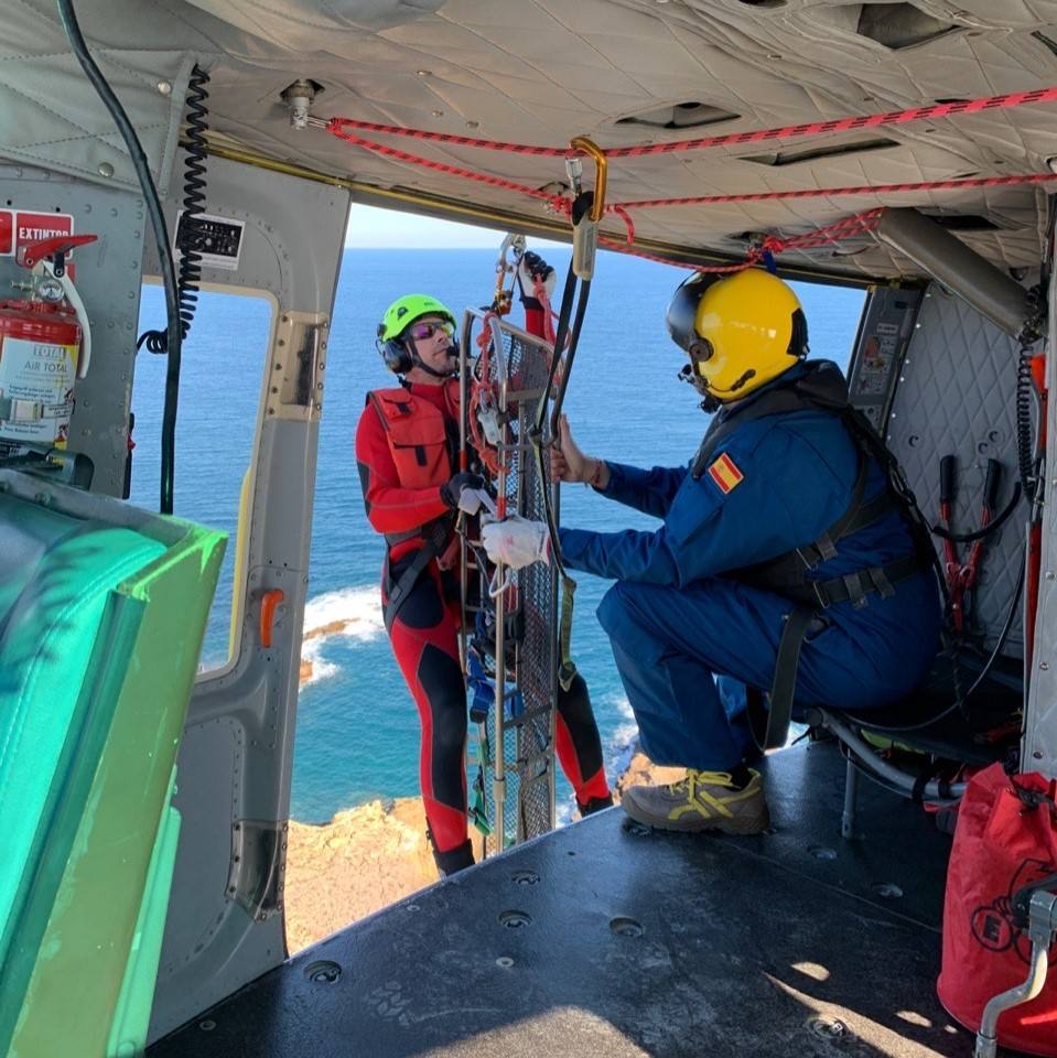 Rescatan un cadáver hallado al pie de un acantilado junto al faro de Cabo de Palos