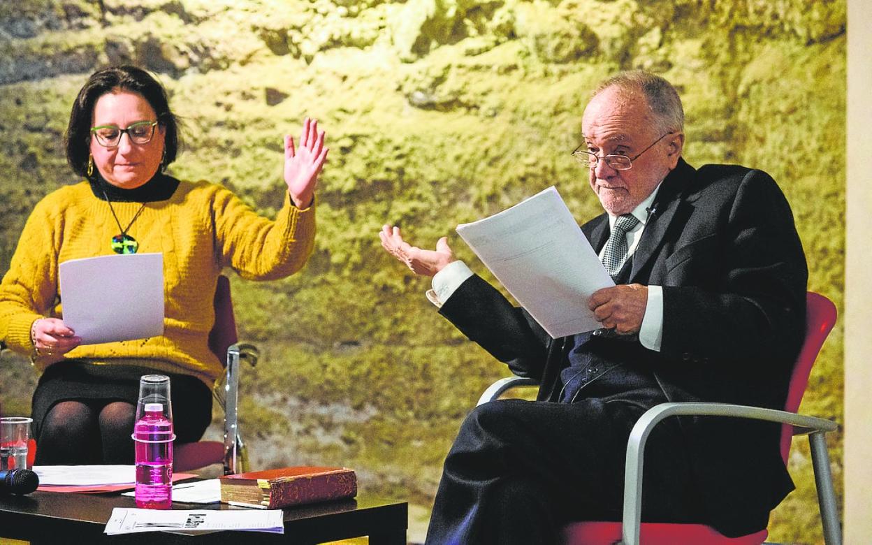 Primera actividad del año con Antonio Béjar y María del Carmen Ródenas, en el MUBAM, anoche. 