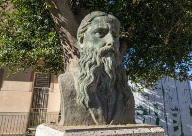 Imagen secundaria 1 - Cementerio de Torreagüera en las faldas del monte. | Escultura de Antonete Gálvez, en la plaza de Torreagüera. | Uno de los hornos de yeso restaurados por la Comunidad.