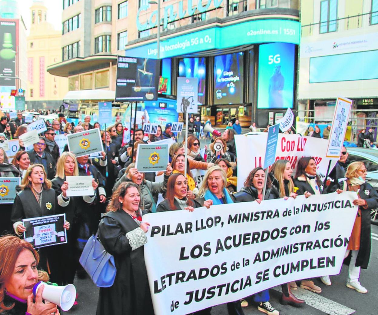 Protesta, el martes, en las calles de Madrid en el inicio de la huelga. 