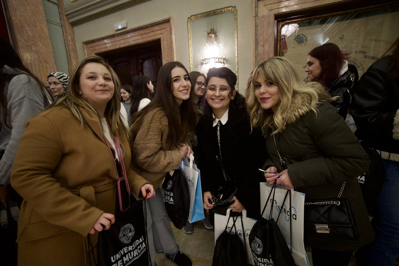 Fotos: Los &#039;erasmus&#039; visitan el Consistorio, en imágenes