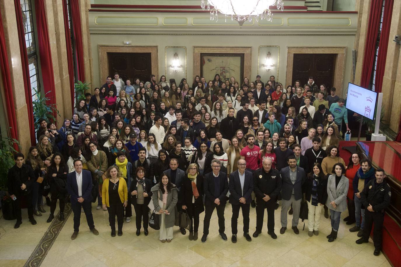 Fotos: Los &#039;erasmus&#039; visitan el Consistorio, en imágenes