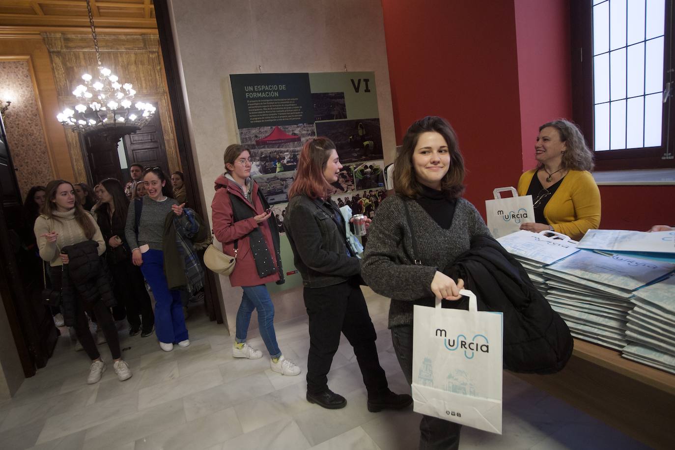 Fotos: Los &#039;erasmus&#039; visitan el Consistorio, en imágenes