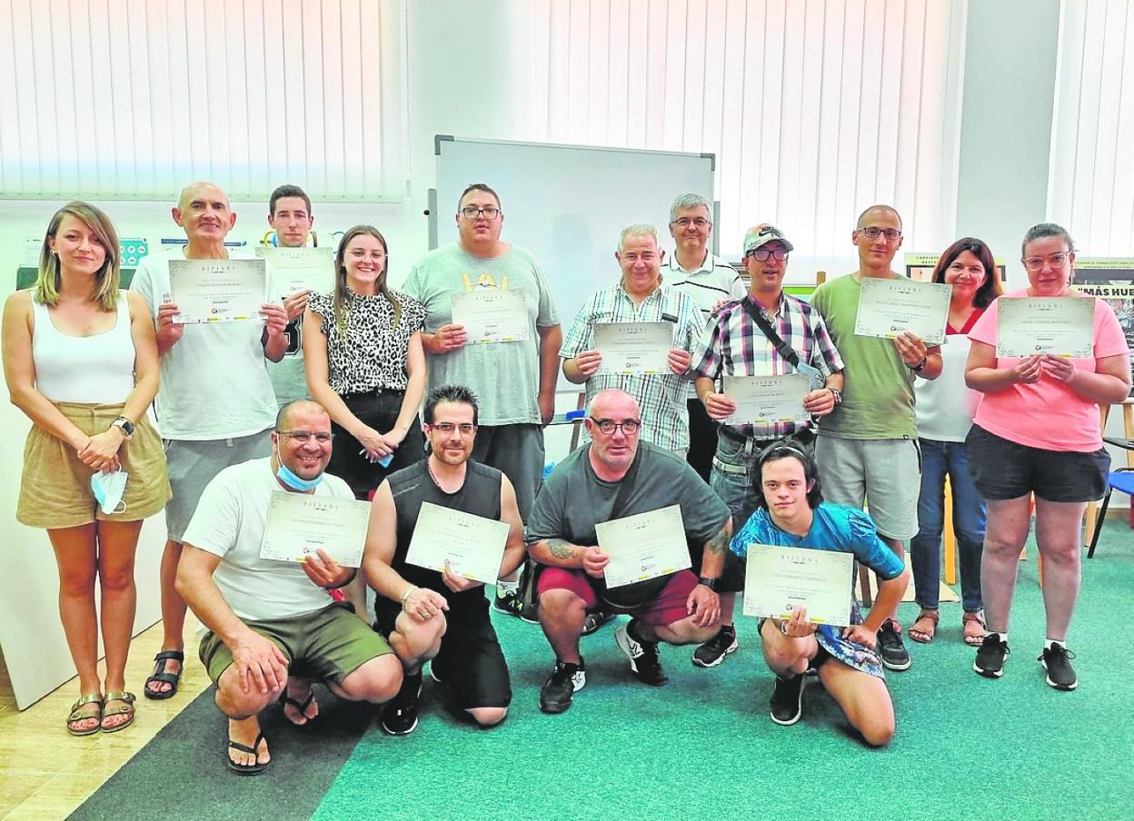 Alumnos del curso 'Competencias Clave. Nivel 2', desarrollado con éxito el pasado año en la asociación. 