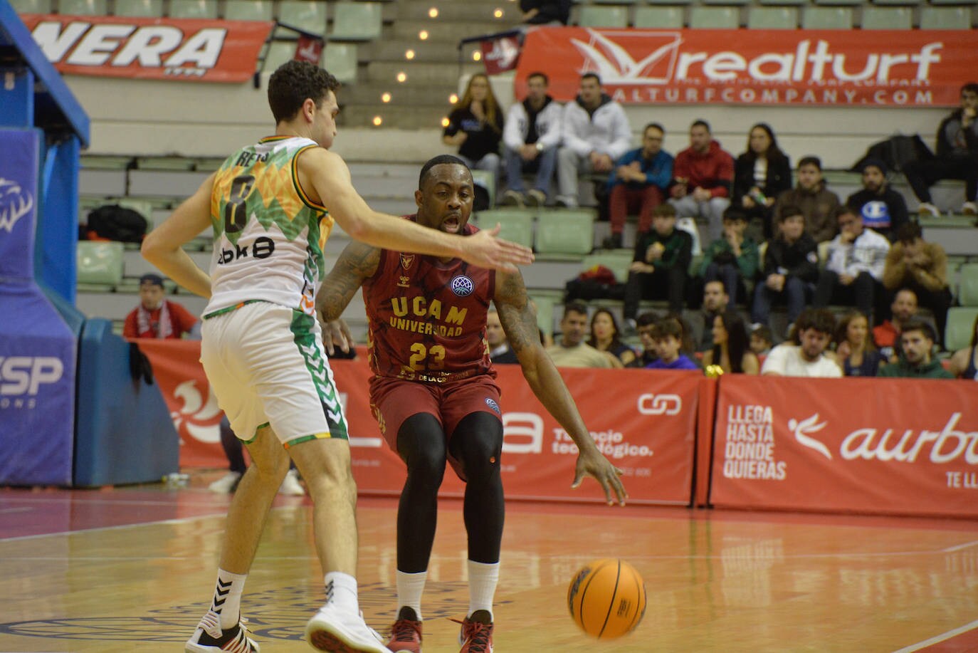 Fotos: Las imágenes del UCAM - Bilbao (90-72)