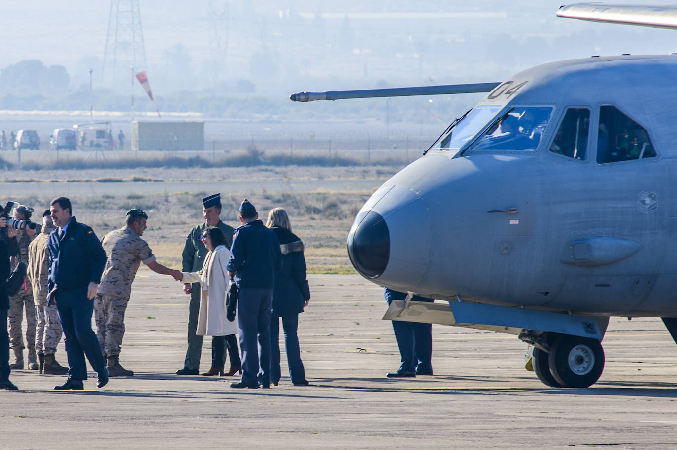 Fotos: La visita de la ministra Robles a la base aérea de Alcantarilla, en imágenes