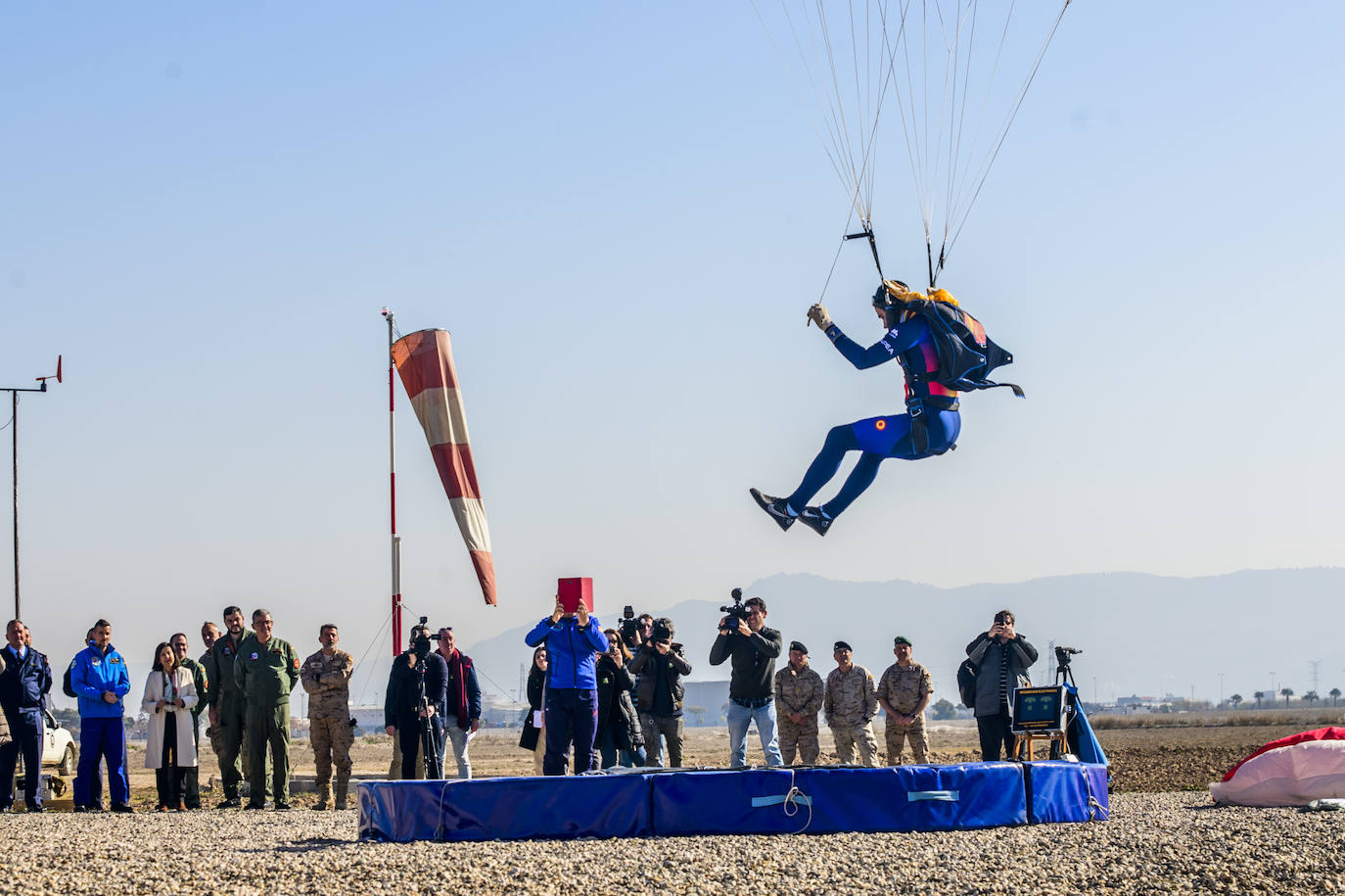 Fotos: La visita de la ministra Robles a la base aérea de Alcantarilla, en imágenes