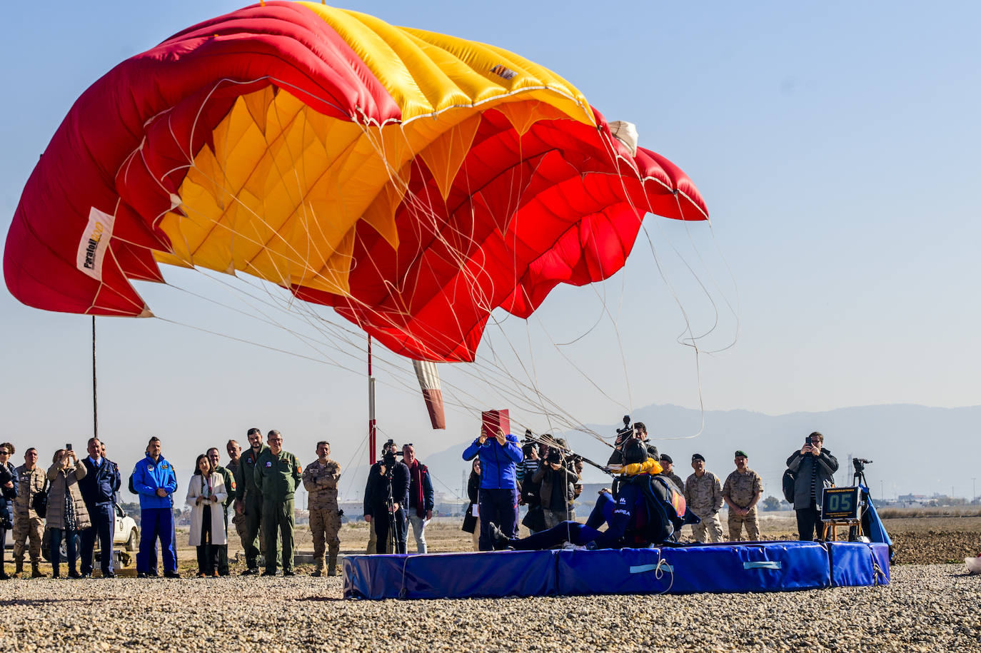 Fotos: La visita de la ministra Robles a la base aérea de Alcantarilla, en imágenes