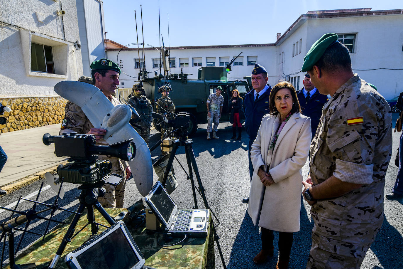 Fotos: La visita de la ministra Robles a la base aérea de Alcantarilla, en imágenes