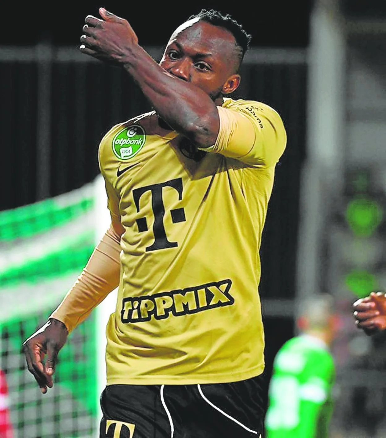 Owusu celebra el gol en su debut con el Ferencvaros. 
