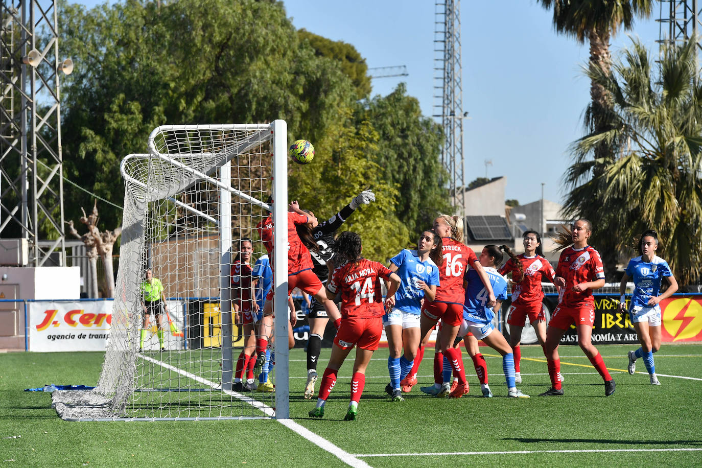 Fotos: El partido entre el Alhama y el Levante Las Planas, en imágenes