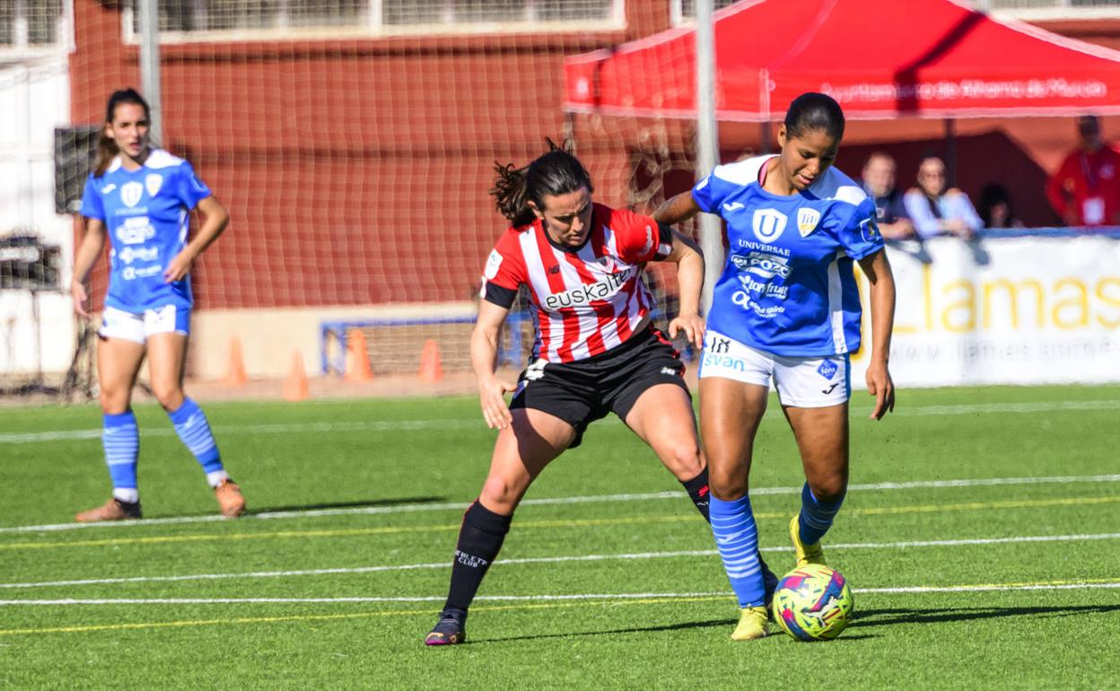 Un lance del partido del Alhama ante el Athletic, el mes pasado.
