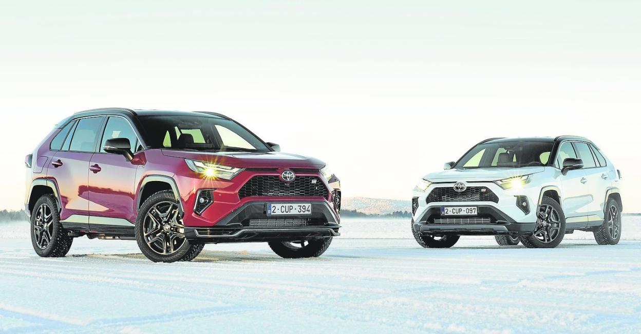 Un discreto emblema GR en la parrilla frontal y el portón trasero delatan que es la versión más deportiva de la gama. 